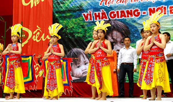 Trang phục múa Âu Lạc trẻ em